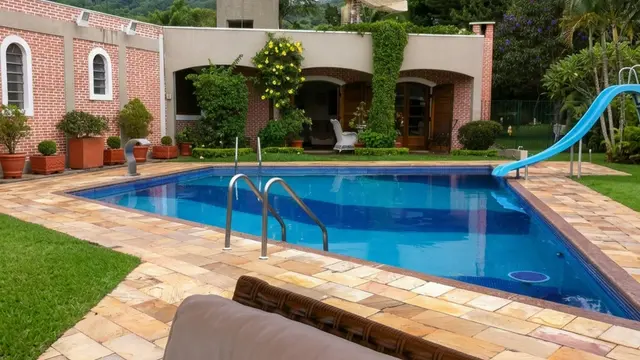 Área externa junto à piscina