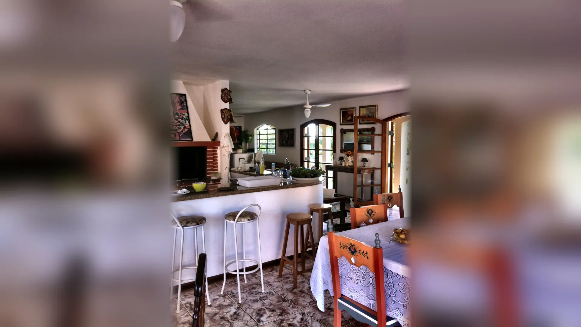Interior do salão de pizza