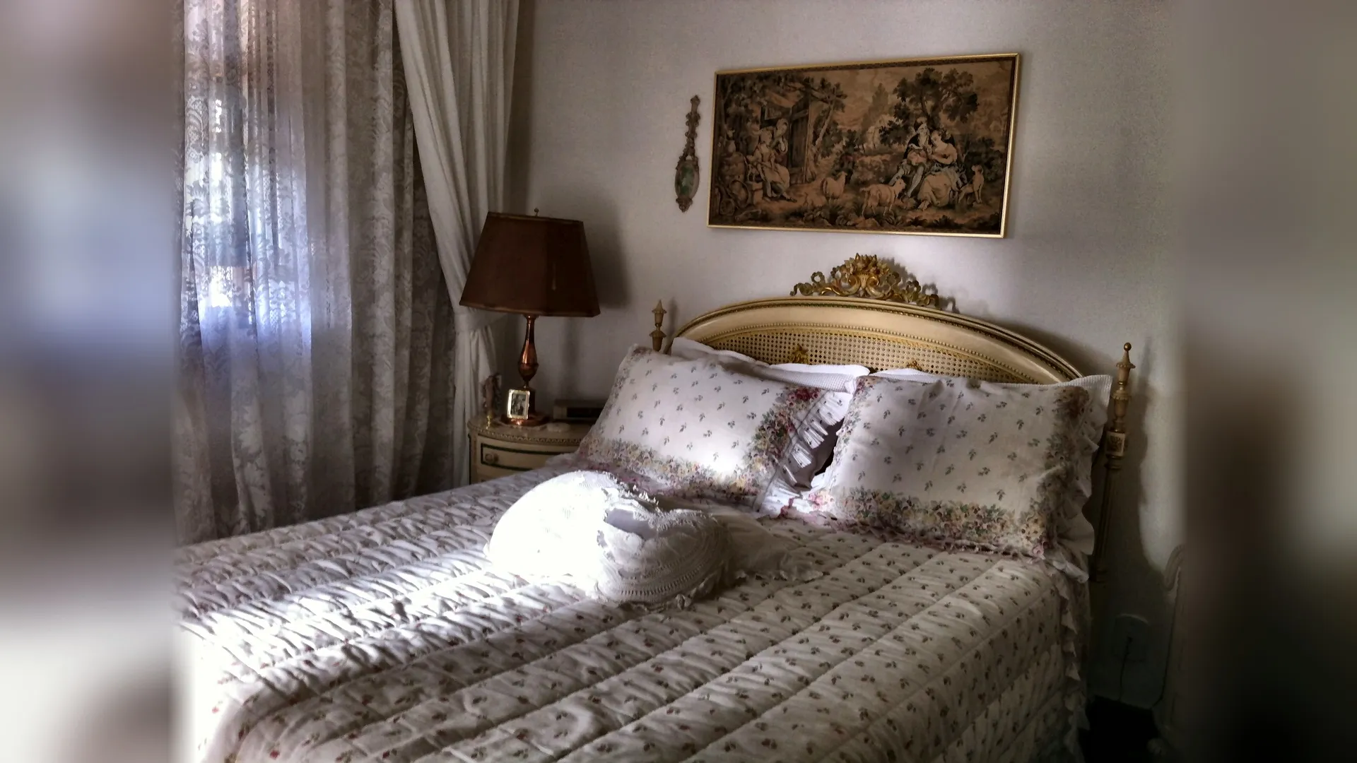 Suíte master com cama de casal